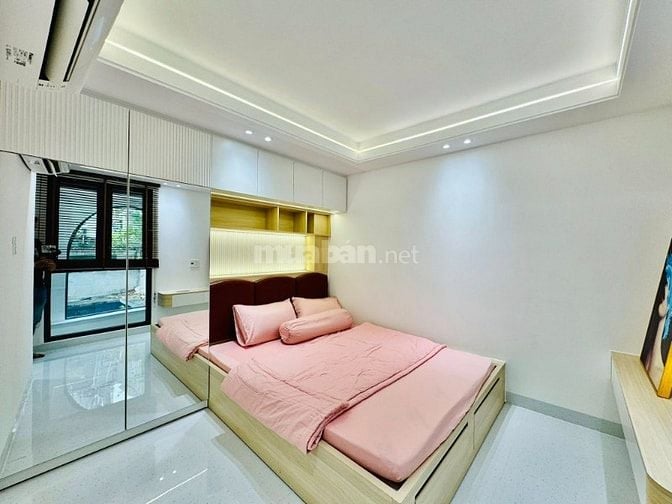Nhà đẹp mới xây-4 Tầng- đối diện vincom Phan Văn Trị