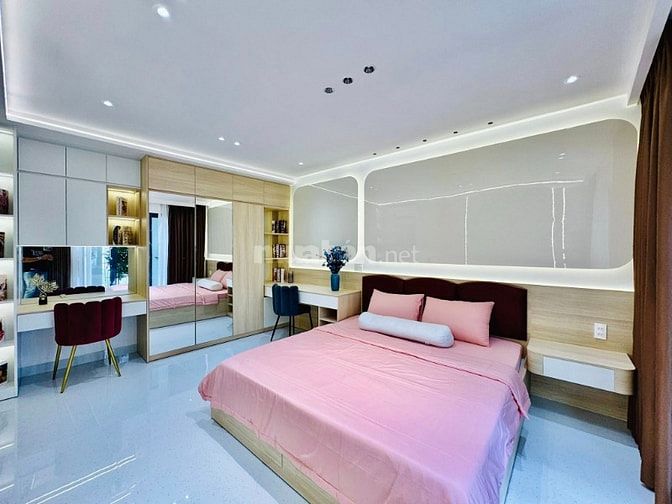 Nhà đẹp mới xây-4 Tầng- đối diện vincom Phan Văn Trị