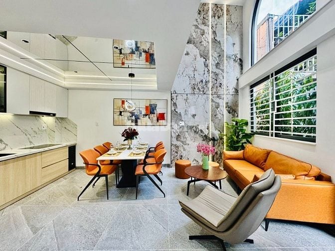 Nhà đẹp mới xây-4 Tầng- đối diện vincom Phan Văn Trị