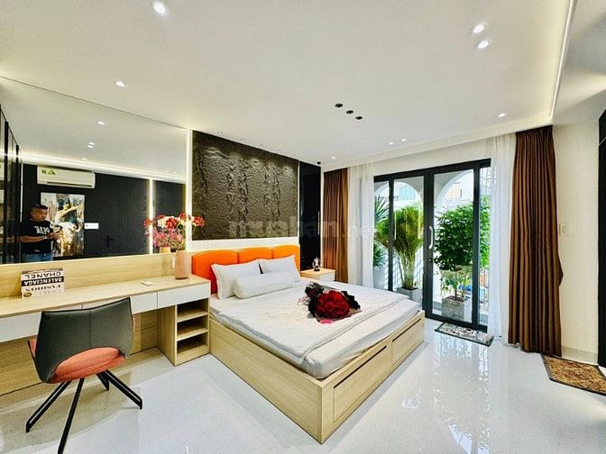 Nhà đẹp mới xây-4 Tầng- đối diện vincom Phan Văn Trị