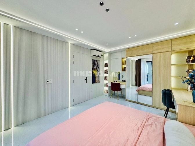 Nhà đẹp mới xây-4 Tầng- đối diện vincom Phan Văn Trị