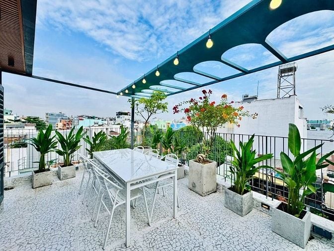 Nhà đẹp mới xây-4 Tầng- đối diện vincom Phan Văn Trị