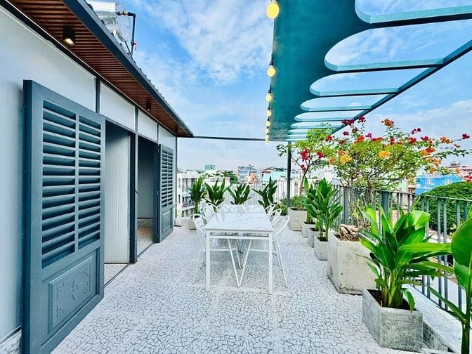 Nhà đẹp mới xây-4 Tầng- đối diện vincom Phan Văn Trị