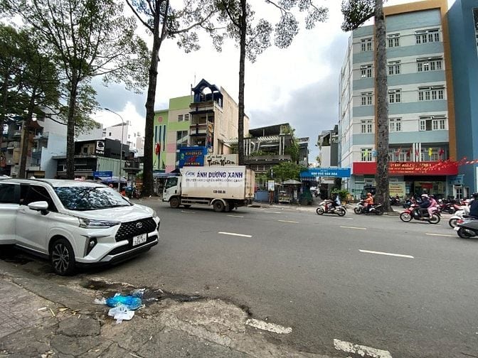 Bán gấp nhà mặt tiền Nguyễn Tri Phương, Q10, DT: 7x16m, giá siêu hời