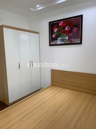 Căn hộ 2pn, mặt phố to, gần Ngã tư sở