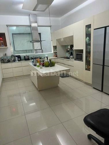 Bán nhà có hầm mặt tiền An Dương Vương Quận 6, lề 9m, DT 4x20m