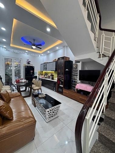 Mặt Tiền Kinh Doanh Ngay Nguyễn Sơn, Tân Phú, 76M2, 4 Tầng,Chỉ 11.x Tỷ
