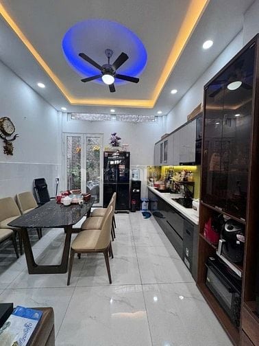 Mặt Tiền Kinh Doanh Ngay Nguyễn Sơn, Tân Phú, 76M2, 4 Tầng,Chỉ 11.x Tỷ