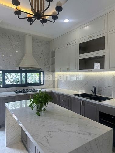 Bán nhà phố mới 100% gần chợ Bình Chánh - Sổ hồng riêng, Chốt giá tron