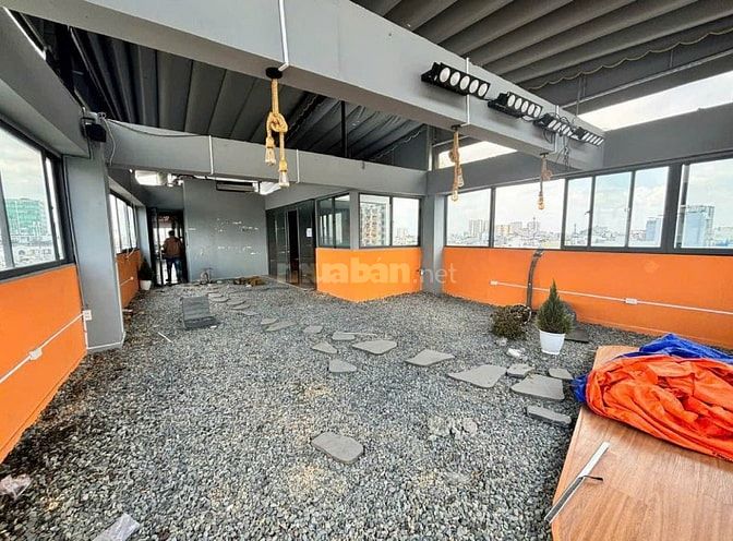 25Tr Rooftop View LandMark 200m2 Gần Nguyễn Gia Trí Ngã Tư Hàng Xanh