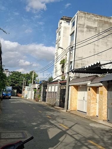 Bán đất mặt tiền đường 28 Cát Lái Quận 2 cũ giá 19 tỷ