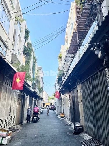 Bán nhà Hoàng Sa, TB có gara oto. Nhà SHR chốt 4tỷ050 còn TL