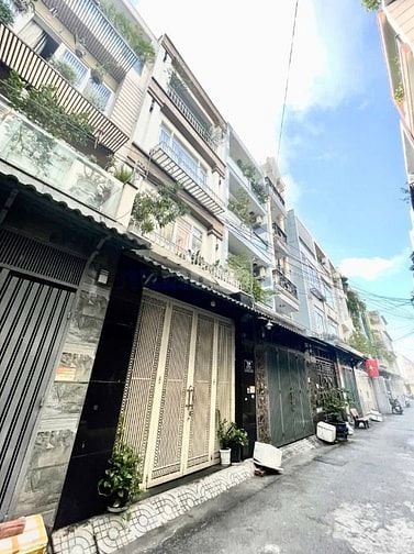 Bán nhà Hoàng Sa, TB có gara oto. Nhà SHR chốt 4tỷ050 còn TL