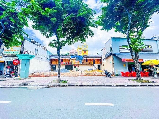 Cho Thuê Nhà MặtTiền Phạm Văn Đồng, P11 Bình Thạnh_Diện tích:18m x 20m
