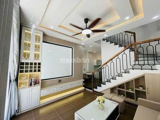 Nhà 3 tầng Nguyễn Tiểu Là, Q.10 Giá 2 tỷ 790. Cho thuê cực tốt