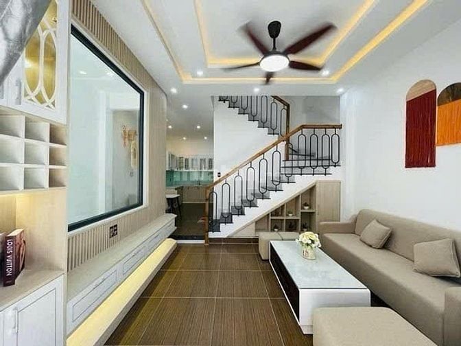 Nhà 3 tầng Nguyễn Tiểu Là, Q.10 Giá 2 tỷ 790. Cho thuê cực tốt
