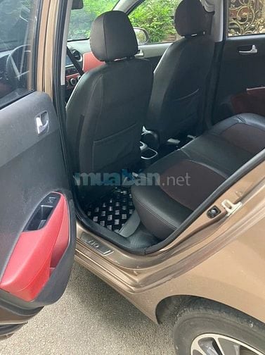 Gia đình bán xe Hyundai Grand i10 bản 1.2AT full option