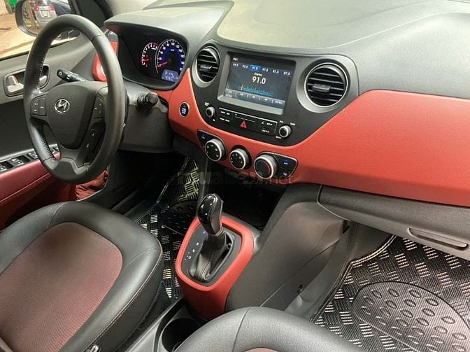 Gia đình bán xe Hyundai Grand i10 bản 1.2AT full option