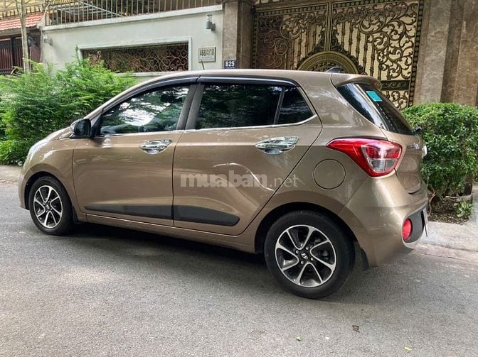 Gia đình bán xe Hyundai Grand i10 bản 1.2AT full option