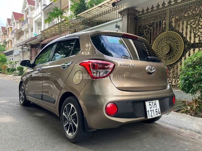 Gia đình bán xe Hyundai Grand i10 bản 1.2AT full option