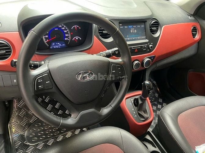 Gia đình bán xe Hyundai Grand i10 bản 1.2AT full option