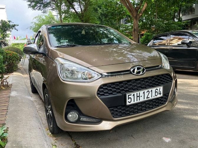 Gia đình bán xe Hyundai Grand i10 bản 1.2AT full option
