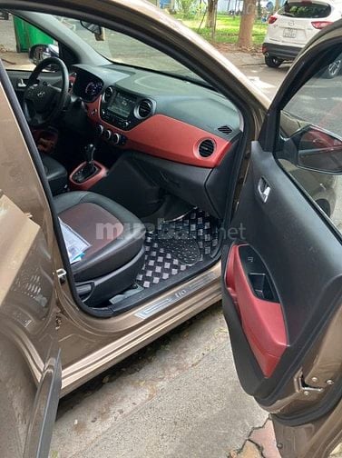 Gia đình bán xe Hyundai Grand i10 bản 1.2AT full option