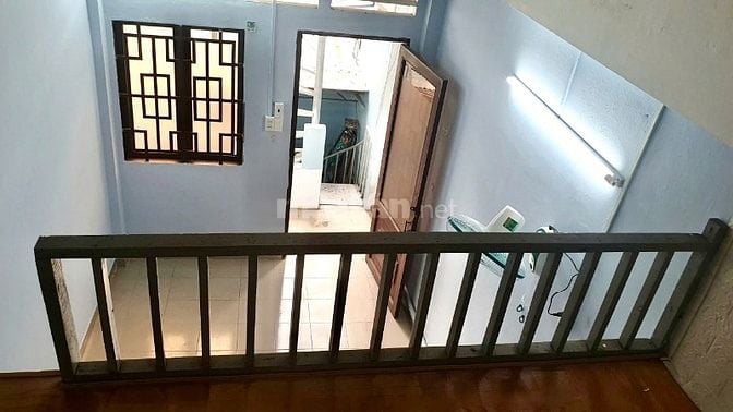 Phòng có Gác, máy lạnh, kệ bếp, toilet riêng, 3.8tr, gần Hutech, UEF..