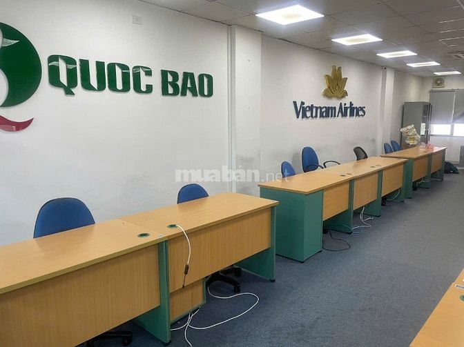 Cần thanh lý 25 bộ bàn ghế Hoà Phát và một bộ cửa kính văn phòng