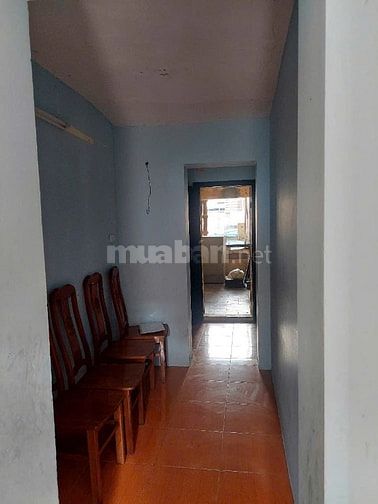 Cho thuê căn hộ tầng 3 phố Nguyễn Công Hoan gần trường tiểu học Ngọc K