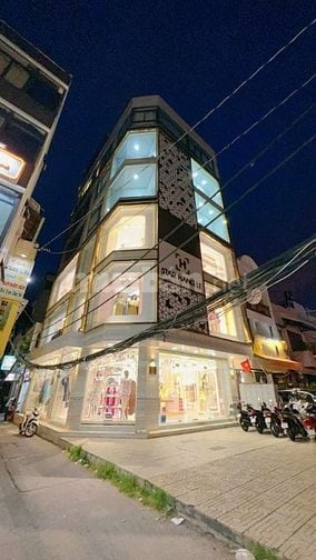 Mặt tiền 678c Sư Vạn Hạnh Q.10, DT: 9,7x14,1m kết cấu 5 tầng HĐT 100tr