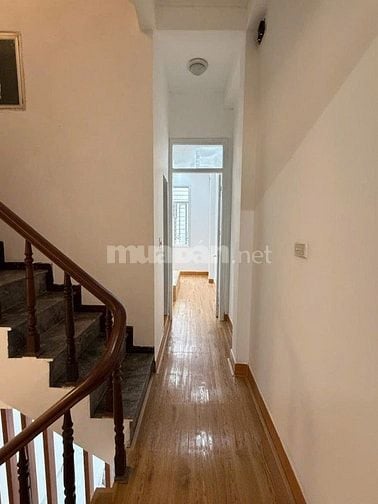 Nhà đẹp mới thoáng Lạc Long Quân, DT 35m2 4 tầng, giá TL 8.5 tỷ