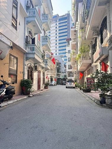 PHÂN LÔ Ô TÔ ĐÕ CỔNG - NGÕ THÔNG - THÔNG SỐ HOA HẬU. HƠn 10 tỷ