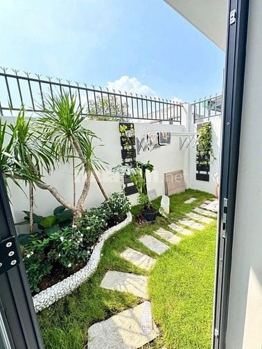 Nhà Mới Xây Một Trệt Một Lầu Sổ Hồng Đường Nhựa 2 Ô tô Gần cầu Hóa An