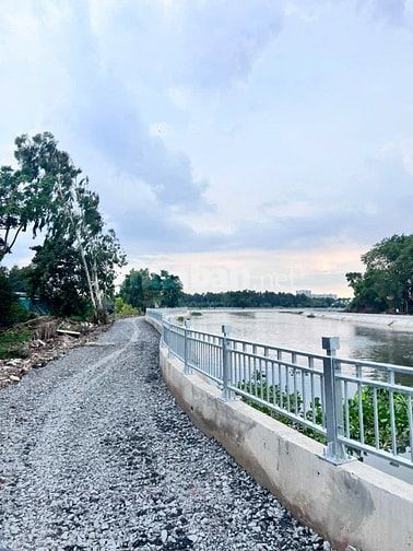 Lốc 6 lô còn 4 MT Sông Vàm Thuật . Đường Đang Làm.Gía Đầu Tư