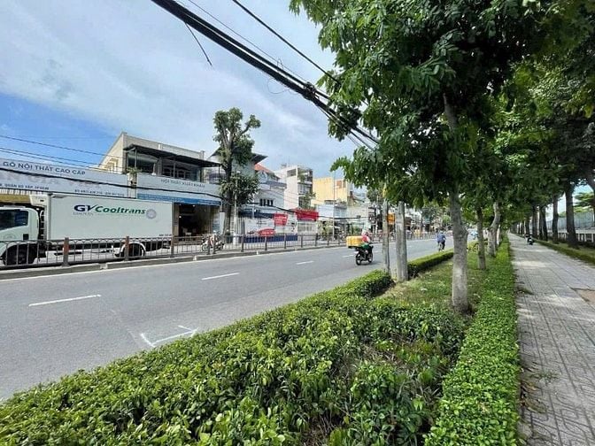 Cho thuê nhà Mặt Tiền Quang Trung P8,Gò Vấp + Diện tích:16mx 40m(2Lầu)