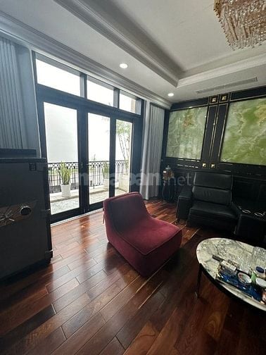 270 tỷ Villas Vinhomes Tân Cảng 300m2 cần bán