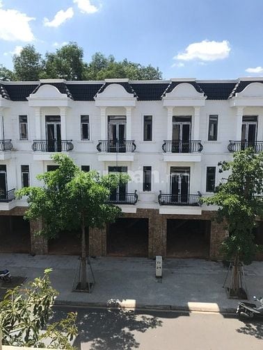 Chính chủ kẹt tiền cần bán gấp nhà phố khu Hoàng Nam Tân Uyên