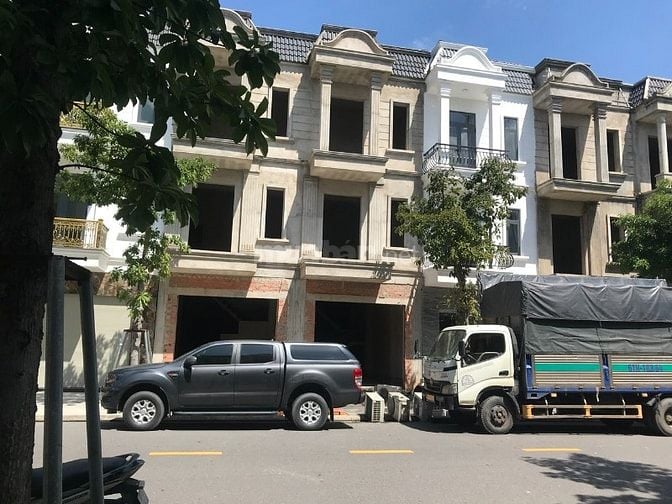 Chính chủ kẹt tiền cần bán gấp nhà phố khu Hoàng Nam Tân Uyên