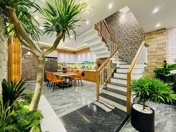 Cần vốn bán nhà đường Hoa Sứ P2 Phú Nhuận 60m2 giá 2tỷ850 4PN 4WC