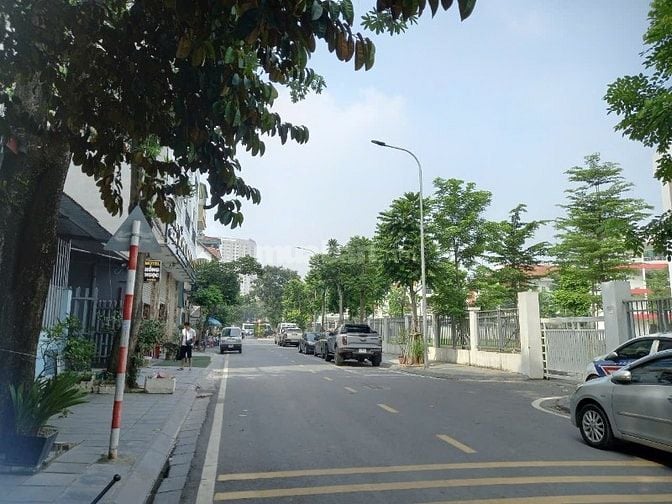 Bán nhanh đất phân lô siêu VIP, đường 9m, vỉa hè 2,5m, DT 4 x10m 