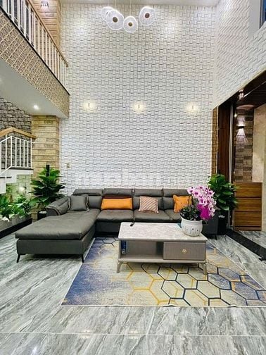 Cần vốn bán nhà đường Hoa Sứ P2 Phú Nhuận 60m2 giá 2tỷ850 4PN 4WC