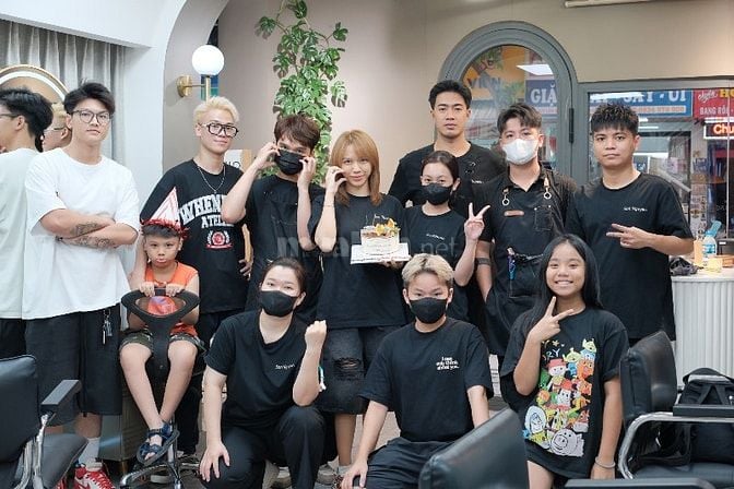 Salon Sơn Nguyễn Tuyển Thợ Phụ