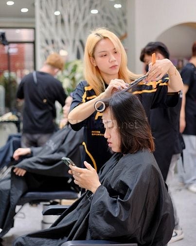 Salon Sơn Nguyễn Tuyển Thợ Phụ