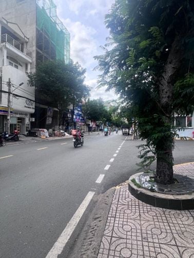 Bán nhà MT Trương Công Định . 4 x28m đúc 5 lầu