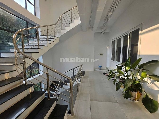 Bán biệt thự Lô Góc tại Trung Hoà, Cầu Giấy, Hà Nội