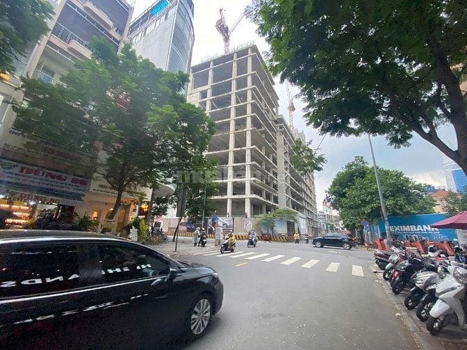 Tòa nhà 10 tầng MT Nguyễn Công Trứ Q1, 4x16, HĐT sẵn 70tr chỉ 35 tỷ TL