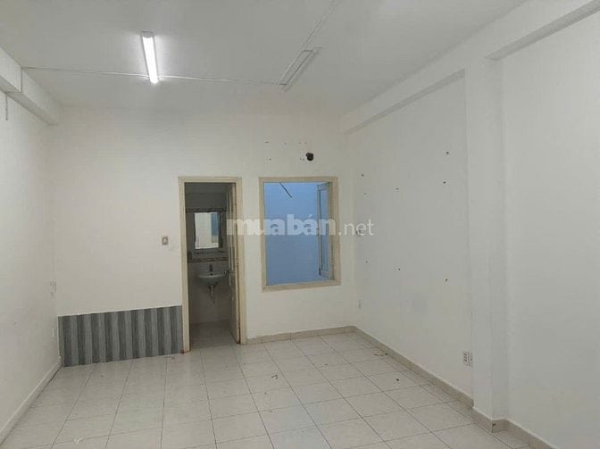CHO THUÊ NHÀ MẶT TIỀN HOA HỒNG P7 PHÚ NHUẬN 80m2 4 TẦNG 40tr/th.
