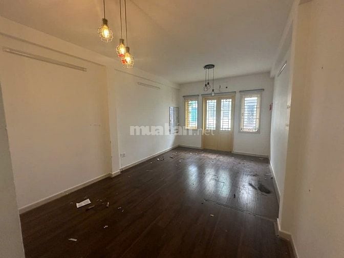 CHO THUÊ NHÀ MẶT TIỀN HOA HỒNG P7 PHÚ NHUẬN 80m2 4 TẦNG 40tr/th.