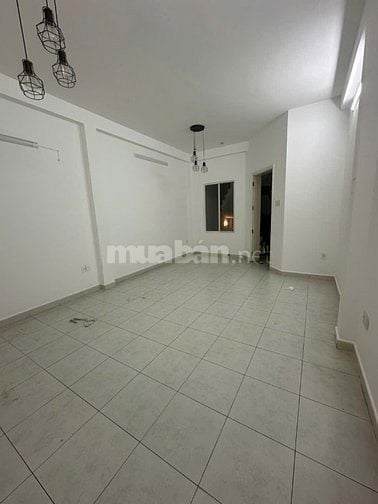 CHO THUÊ NHÀ MẶT TIỀN HOA HỒNG P7 PHÚ NHUẬN 80m2 4 TẦNG 40tr/th.